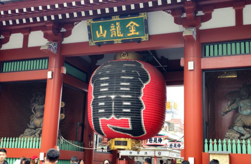 Asakusa: where history and modernity blend in Tokyo